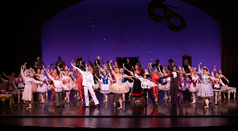 A dance performance in the Tarkington concludes with all dancers taking a bow.